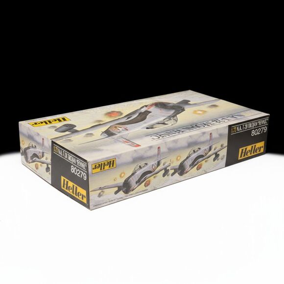 T-28 Trojan "Fennec" 1/72 Scale Model Plane by Heller, N.A. -- ITEM #3355 - Picture 3 of 5